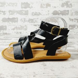 New Born Leah Black Leather Buckle Up Flat Sandals V175